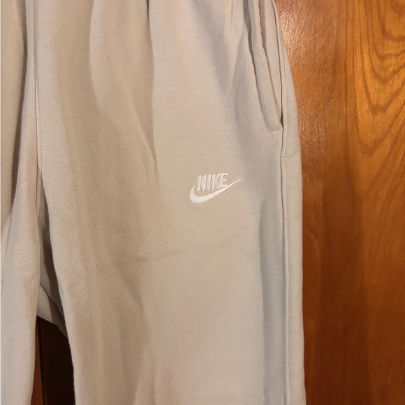 Nike Women’s Cream Club Sportswear Sweatpants - Picture 3 of 7